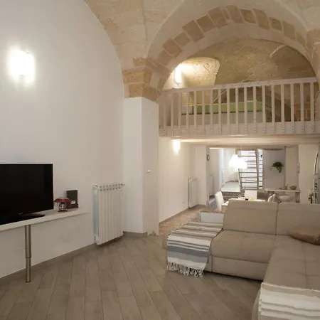 Casina Lo - The Fab Brindisi
