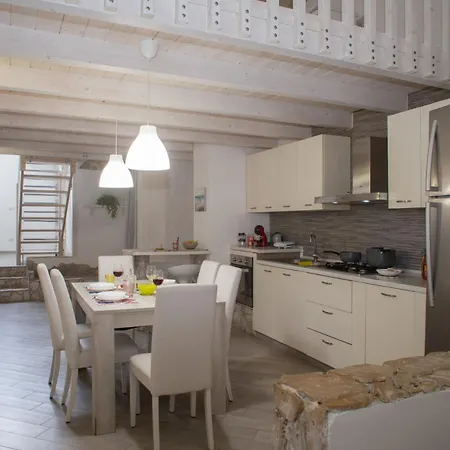 Casina Lo - The Fab * Brindisi