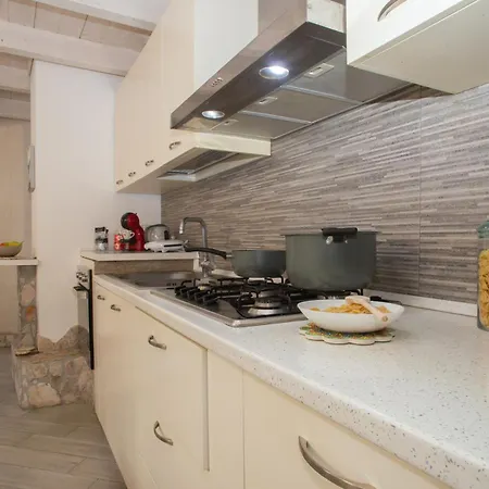 Casina Lo - The Fab